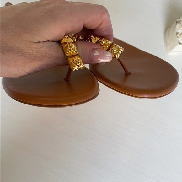 New Stuart Weiztman $450 Brown Leather Gold Rose Appliqué Thong Sandals Flats - Picture 8 of 12